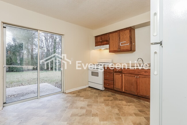 Building Photo - 8704 Duncan Dr