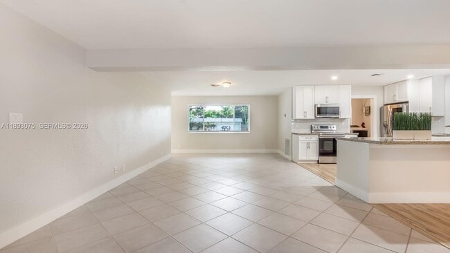 Building Photo - 740 Beachwood Ln