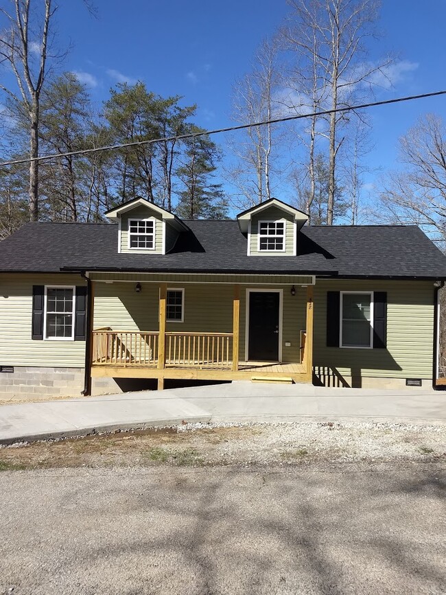 Building Photo - 528 Siever Rd