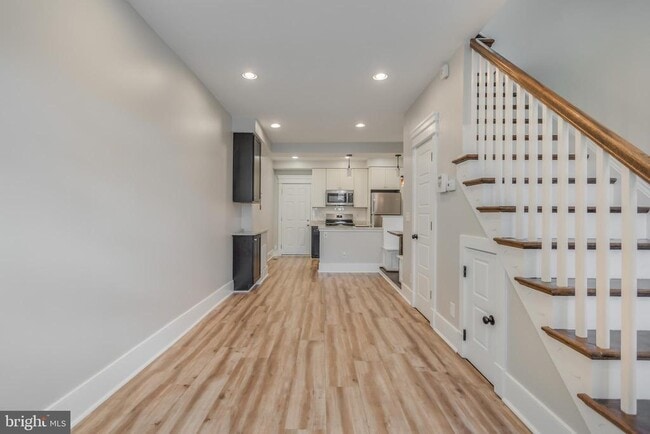 Building Photo - 635 20th St NE