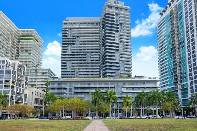 Building Photo - 121 NE 34th St