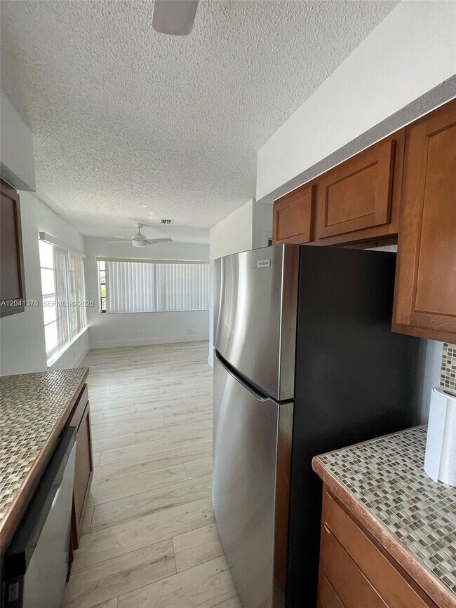 Building Photo - 2580 Coral Springs Dr