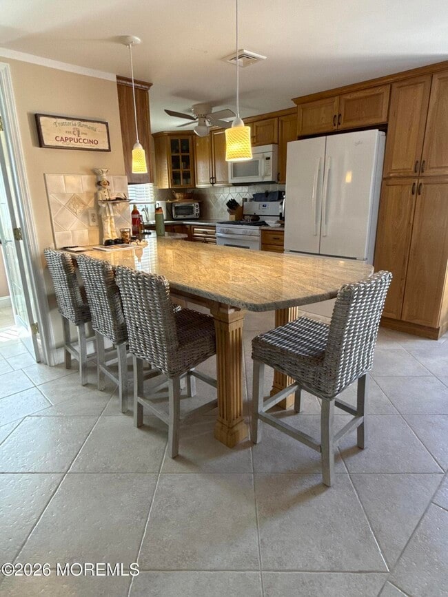 Building Photo - 102 W Colony Rd