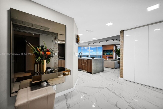 Building Photo - 488 NE 18th St