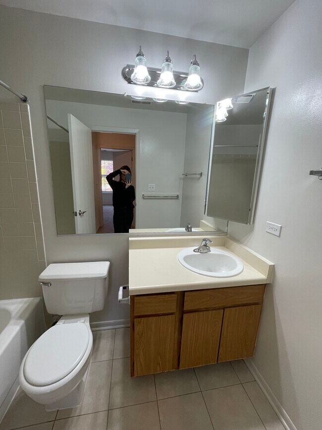 Building Photo - 107 Bent Tree Ln