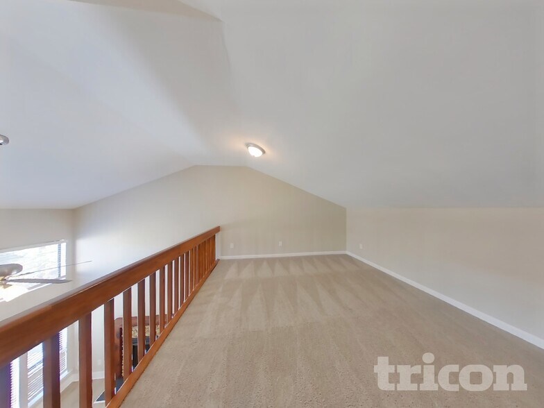Building Photo - 2405 Ravine Dr