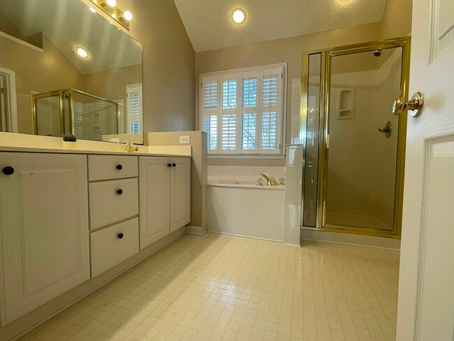 Building Photo - 2428 Havershire Dr