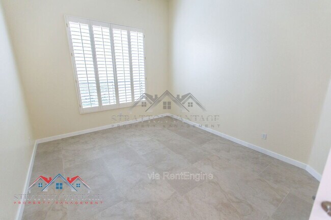 Building Photo - 9562 E Cavalry Dr