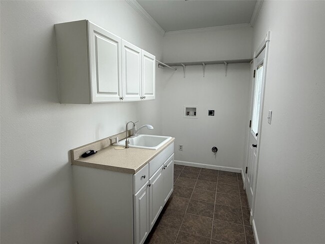 Building Photo - 1327 Kenney Hall Rd