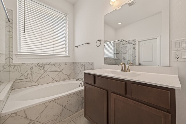 Building Photo - 7319 Woodlark Rdg Dr