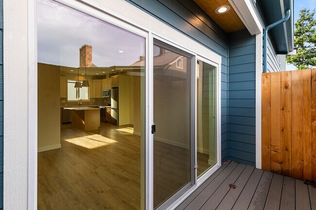 Building Photo - Halleck Townhomes Triplex