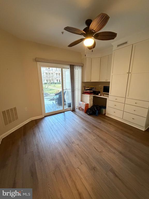 Building Photo - 400 Symphony Cir