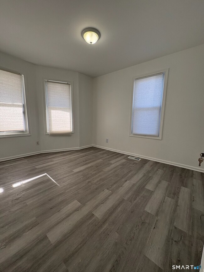 Building Photo - 144 Whittier St