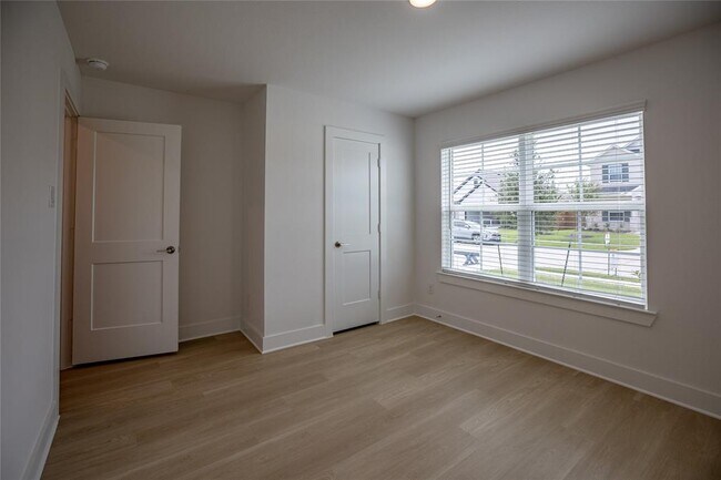 Building Photo - 8622 Sun Coral Dr
