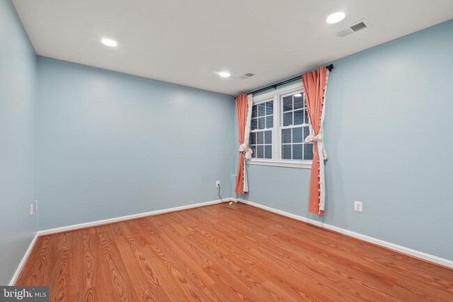 Building Photo - 1956 N Cleveland St