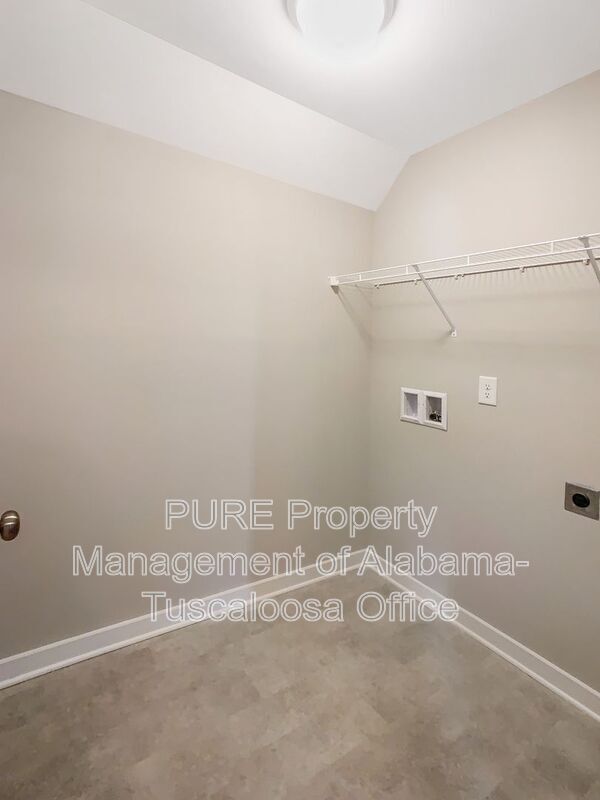Building Photo - 14421 Chase Dr