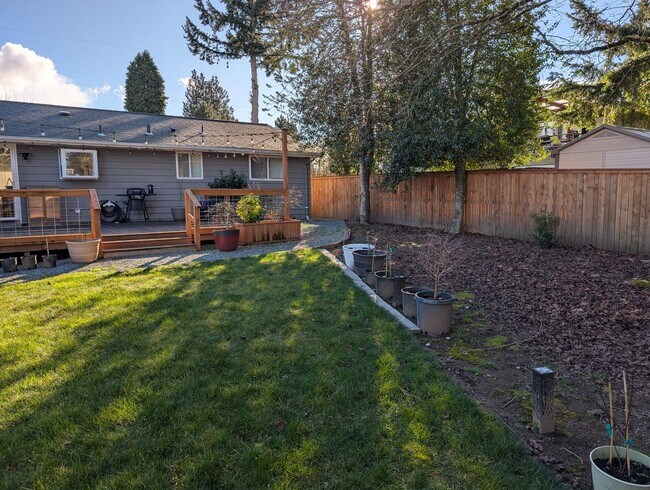 Building Photo - Highly Desirable Edmonds Rambler; 3 Bedroom 1 bath