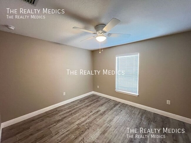 Building Photo - 32 Fir Dr