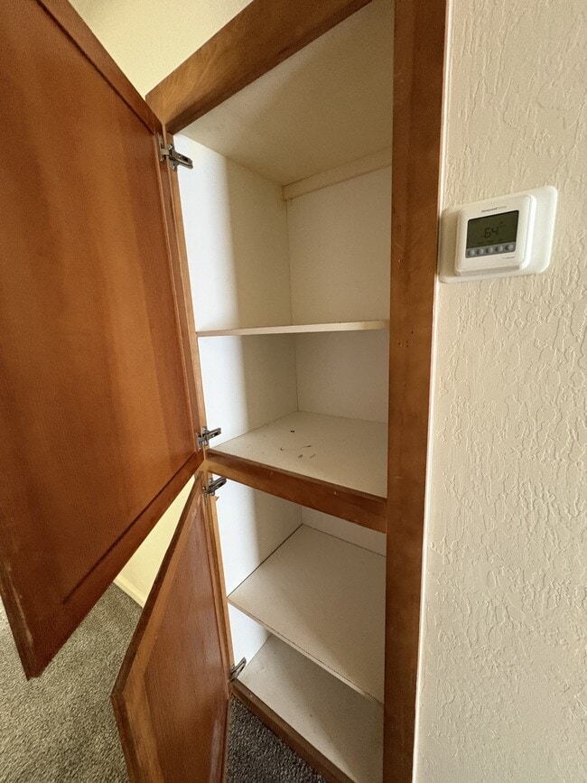 Building Photo - 401 Ainsley Ave