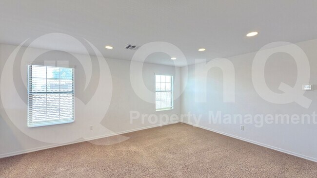Building Photo - 730 N Robins Way
