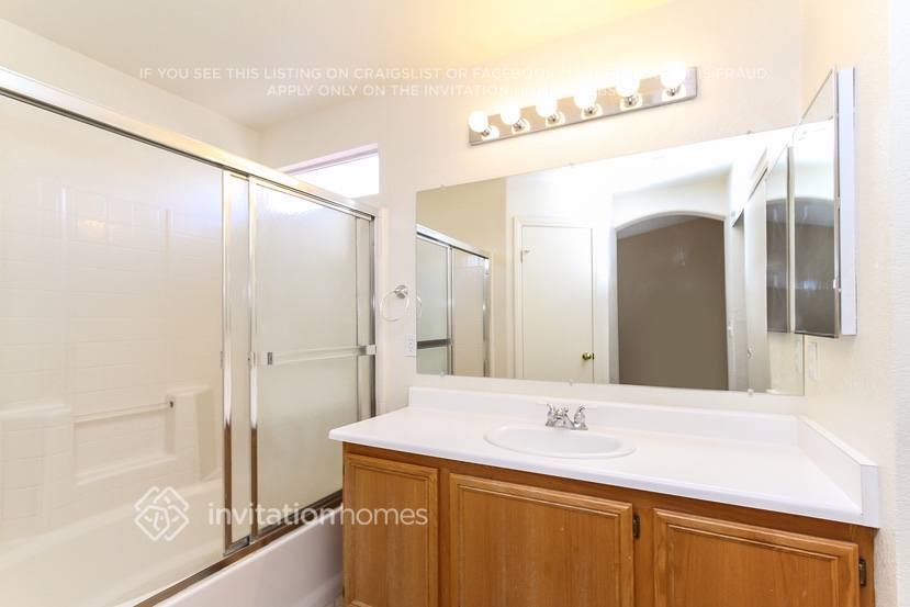 Building Photo - 115 Quailbush Dr