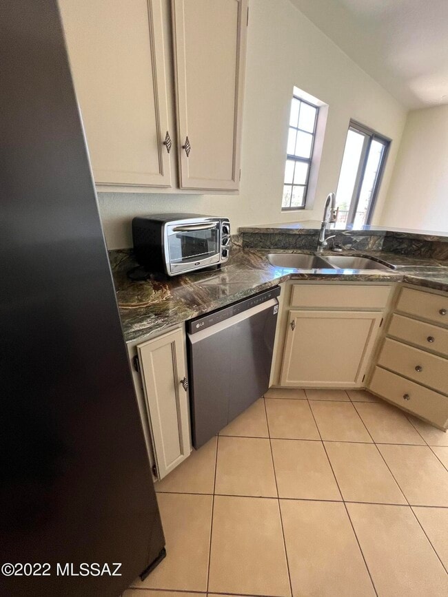 Building Photo - 6451 N Tierra De Las Catalinas