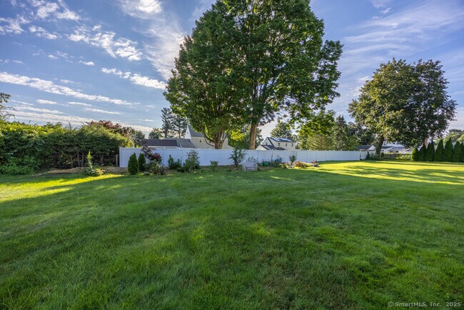 Building Photo - 38 Longvue Dr