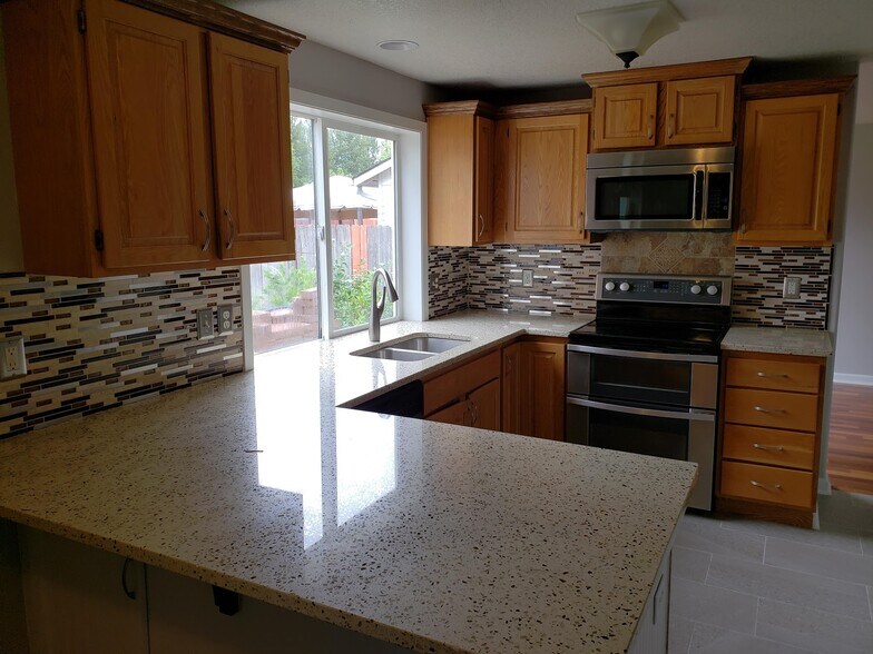 Kitchen - 770 Hyacinth St