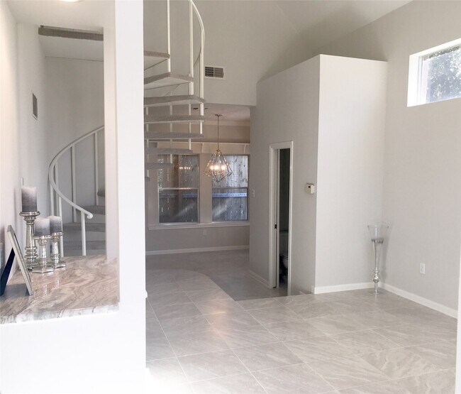 Building Photo - 5515 Strack Rd