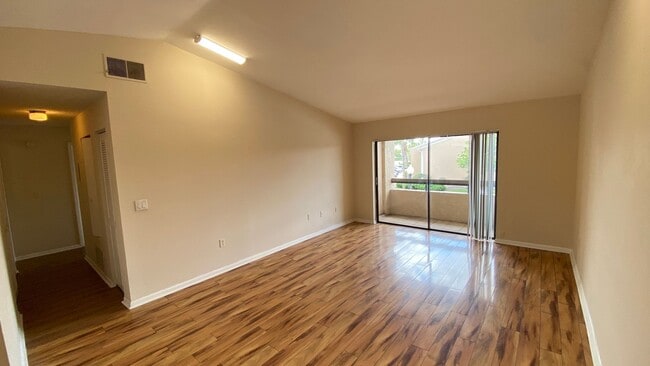 Building Photo - Two Bedroom, Two Bath in Orlando - Priced to Rent!