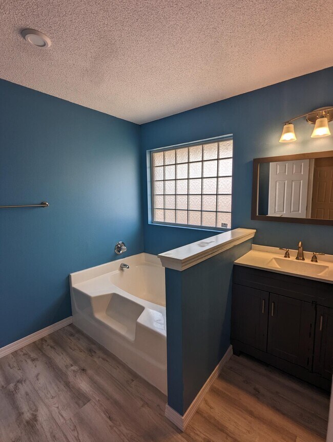 Building Photo - 9768 Parker Lake Cir