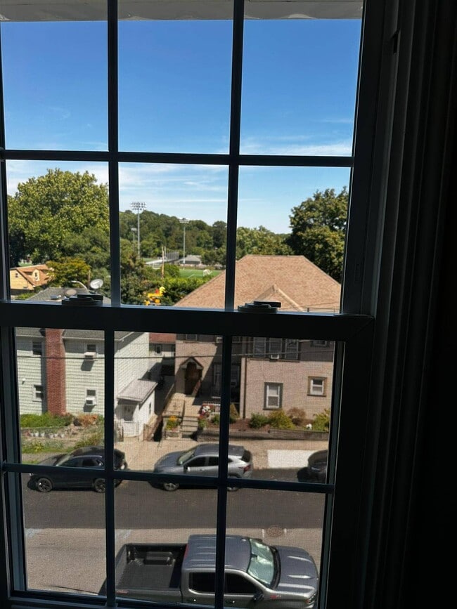 Building Photo - 34 Ashland St