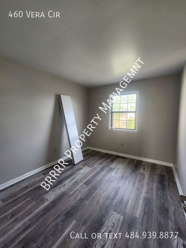 Building Photo - 460 Vera Cir