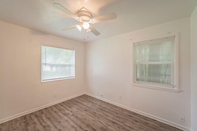 Building Photo - New Renovated Home in Fort Worth Coming Soon!