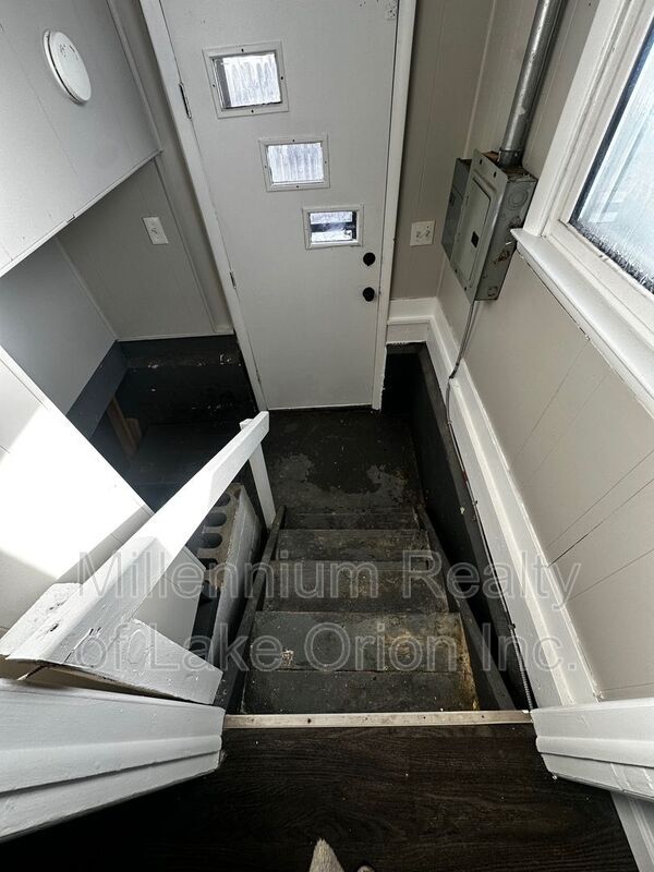 Building Photo - 111 W Cornell Ave