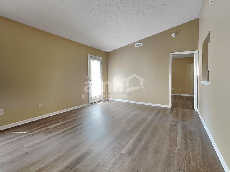 Building Photo - 19 Pond Ln