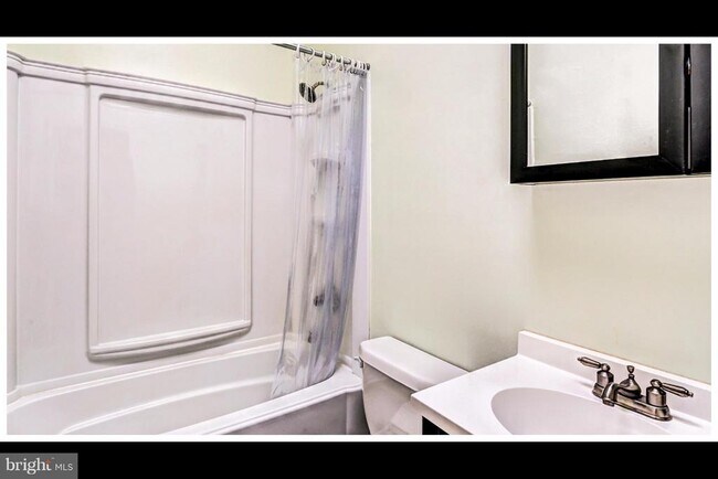 Building Photo - 26 Spring Glen Ct