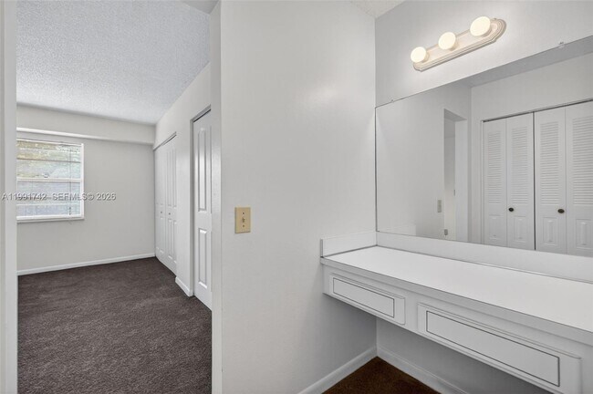 Building Photo - 3100 W Rolling Hills Cir