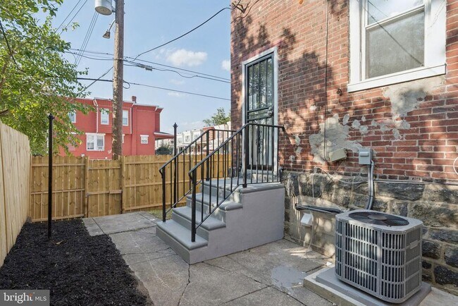 Building Photo - 1200 S Ruby St