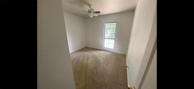 Building Photo - 3200 Locke Ln