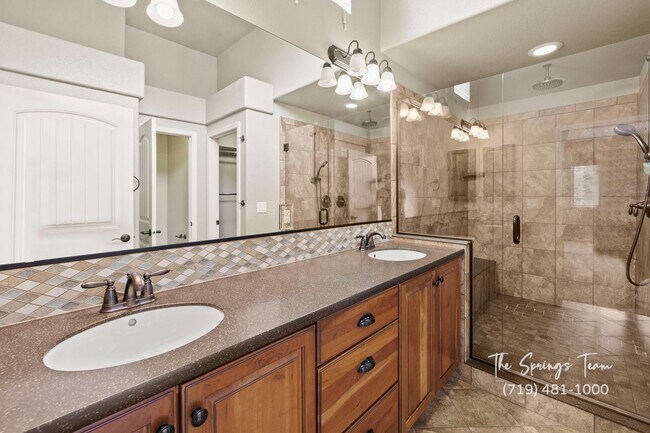Building Photo - BEAUTIFUL 4BD + BONUS ROOM/3BA/3 CAR GARAG...