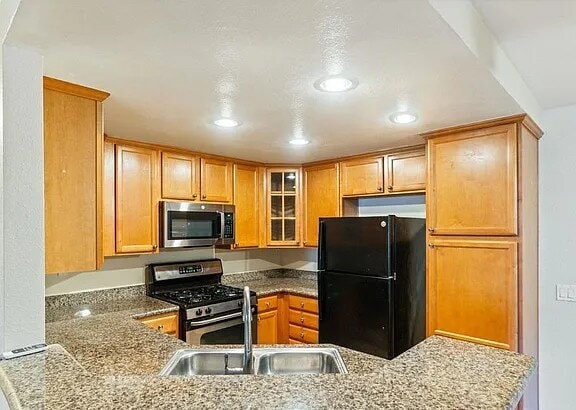 Building Photo - 1 Bedroom Gem in Carmel Valleys Top Notch ...