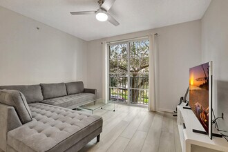 Building Photo - 630 S Sapodilla Ave