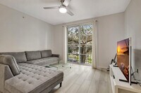 Building Photo - 630 S Sapodilla Ave