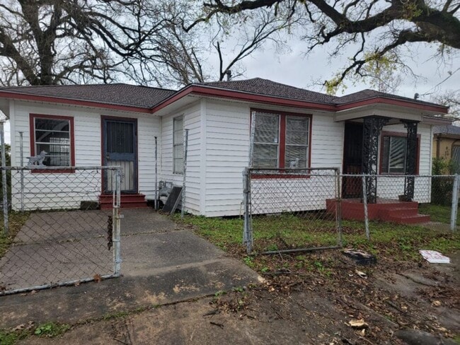 Primary Photo - Charming 3 Bedroom Single Family in Houston