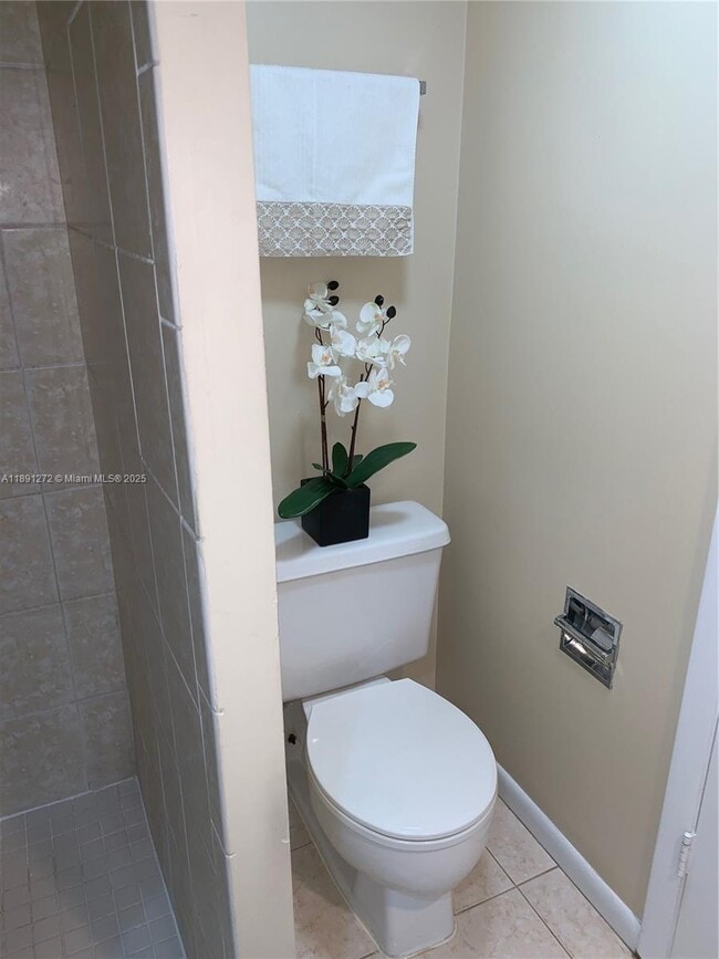 Building Photo - 2561 Camelot Ct