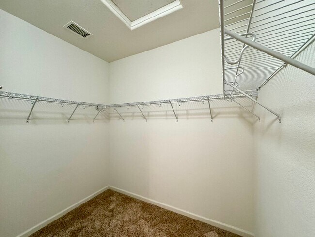 Building Photo - 2065 Red Willow Dr