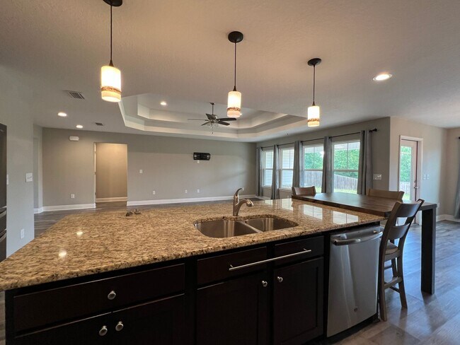 Building Photo - Executive Living