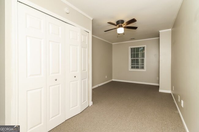 Building Photo - 1620 Sir Galahad Dr SW