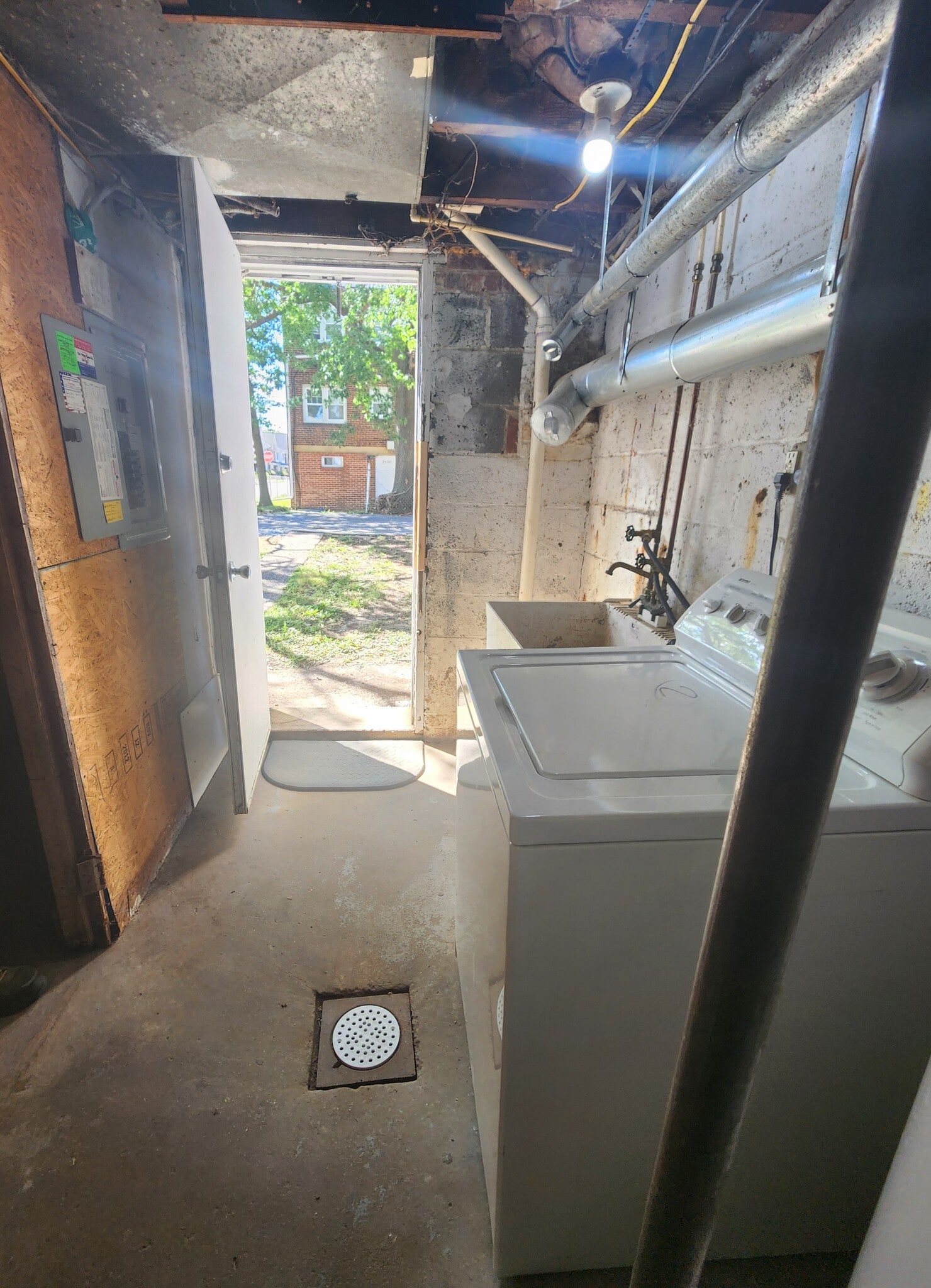 Building Photo - 2601 N Heald St